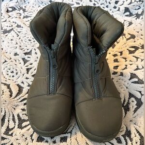 Keds Women’s Boots, Green Warm Puff Boots, size 7.5